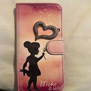 A android case. Only been maybe 5 or 6 times. I wasn’t a fan of the color.